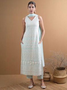 Independence Day Sale on Ethnic Wear- Whether you are planning an outfit for a wedding, an important meeting or just a regular brunch with friends, pick from our edit of all-time favorite kurtas that are perfect to style as festive, work, or casual wear. Simple Lace Dress, August Dress, Kurta With Dupatta, Georgette Suit, Kurta Patterns, Chikankari Suits, Churidar Designs