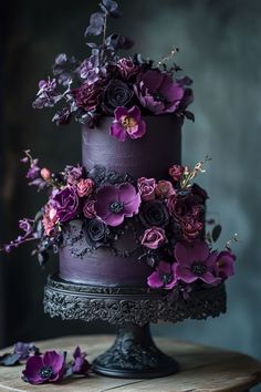 Dark Themed Wedding Cake, Dark Fantasy Wedding Cake, Wedding Cake Jewel Tone, Halloween Themed Wedding Cakes, Dark Romance Cake, Black And Purple Gothic Wedding, Dark Cakes Design, Purple Forest Wedding