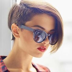 Casual Undercut Black Hair Undercut, Short Hair Undercut, Popular Haircuts, Long Wavy Hair, Short Hair With Layers, Pixie Hairstyles, Undercut