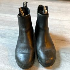 In Good Condition Overall. The Elastic Gusset Is A Little Overstretched In One Spot And The Front Of The Left Toe Is Scuffed. See Pics. Blundstone Black, Blundstone Shoes, Bootie Boots, Overalls, Ankle Boots, Women Shoes, Elastic, Boots, Women Shopping