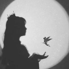 Royal Aesthetic Castle, Girl Shadow, Royal Aesthetic, Photos For Profile Picture, Shadow Photos, Creative Profile Picture, Shadow Pictures