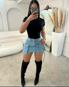 Style Denim Mini Skirt, Outfits With White Heels, Jean Skirt With Boots, Mini Denim Skirt Outfit, Leather Top Outfit, Looks Country