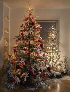 a decorated christmas tree in a living room