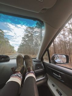 Blundstones Aesthetic, Granola Socks, Roadtrip Aesthetic Outfits, Blundstones And Leggings, Blundstone Hiking Outfit, Xtratuf Boots Outfit Women, Blundstone Aesthetic, Ll Bean Aesthetic, Granola Girl Shoes