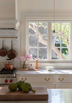 the kitchen counter is clean and ready for us to use in the day time,