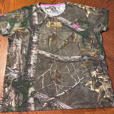 Nwot Real Tree Womens 2xl Camo Shirt Camo Shirt, Camo And Pink, Tee Tree, Womens Camo, Brown Tshirt, Camo Shirts, Pink Fits, Real Tree, Realtree Camo