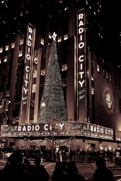 the radio city christmas tree is lit up at night