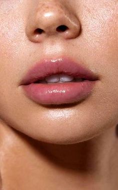 LL Lip Filler No Cupids Bow, Round Lips Aesthetic, Pouty Lips Aesthetic, Perfect Smile Aesthetic, Lip Inspo Filler, Lip Claim, Perfect Lips Aesthetic, Beauty Mark Aesthetic, Full Lips Aesthetic