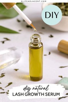 DIY natural lash growth serum in a small glass bottle with an eyeliner brush applicator. A small drop of lash serum falls from the applicator. Diy Lash Growth Serum, Grow Long Lashes, Homemade Lash Serum, Grow Long Lashes Naturally, Lash Growth Diy, Lash Growing Serum, Eyelash Serum Diy, Oil For Eyelash Growth, Eyelash Oil