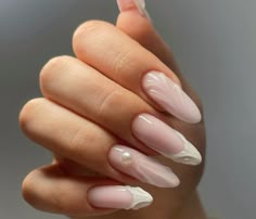 Almond Nude Nails, Golden Nails, Heart Nail Designs, Acrylic Toe Nails, Wow Nails, Mermaid Nails, Work Nails, Valentines Day Nails