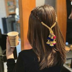 Paranda Hairstyle, Navratri Hairstyles, Hair Accessories Hairstyles, Indian Hair Accessories, Accessories Hairstyles, Hair Style Vedio, Bridal Hair Buns