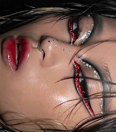 Red And Black Makeup Looks, Cool Makeup Looks Creative, Red And Black Makeup, Eye Makeup Creative, Makeup Ideas Black, Diamond Makeup, Red Makeup Looks, Makeup Editorial, Red Eye Makeup