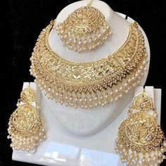 Crazy Dreams, Gold Jewelry Set, Indian Wedding Jewelry Sets, Beautiful Bridal Jewelry, Bridal Jewelery, Indian Bridal Jewelry Sets, Saree Bollywood, Bridal Accessories Jewelry