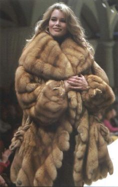 Fur Coat Aesthetic, Big Fur Coat, Fur Coat Outfit, Sable Fur Coat, 90s Runway Fashion, Fabulous Furs, Claudia Schiffer, 2025 Vision, Vintage Fur