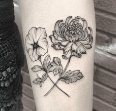 a black and white photo of flowers on the leg, with one flower in it's center