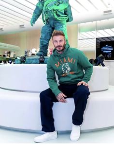 Celebrity Style Men, Beckham Fashion, Green Trainers, Jordan Outfit