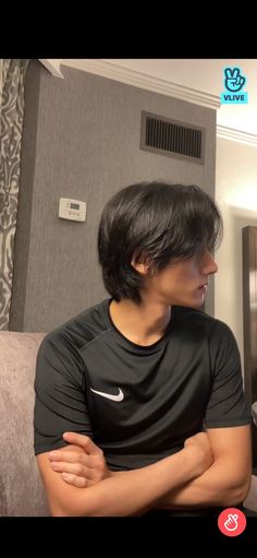 Asian Boy Haircuts, Long Wolfcut Haircut With Bangs, Asian Man Haircut, Korean Men Hairstyle, Korean Haircut, Long Shag, Middle Part Hairstyles, Asian Haircut, Mens Hairstyles Medium