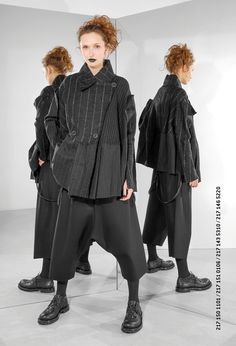 Rundholz AW17 Teacher Interview Outfit, Rundholz Black Label, Futuristic Style, Layered Fashion, Cold Weather Fashion, Gorgeous Clothes, Muslimah Fashion, Comfy Fashion