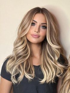 Hilarious Dogs, Fall Blonde Hair, Fall Blonde, Swimming Beach, Icy Blonde, Blonde Hair Inspiration, Blonde Hair Looks, Beach Hairstyles, Hairstyles Curly