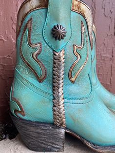 Western Store, Leather Flower, Cutout Design, Cowgirl Western, Gold Overlay, Stylish Boots, Leather Flowers, Cowgirl Boots, Fashion Lover