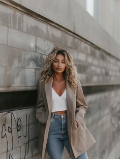 Styling Tips for Short Legs and Long Torso Body Type | A Comprehensive Guide — Autum Love Long Torso Short Legs Outfits, Short Styles, Long Torso, Short Legs, Oversized Top