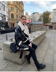 Naomi Genes, Trendy Coats, Stylish Winter Outfits, Winter Mode, Aviator Jackets, 2021 Fashion, Top Models, Winter Fits, Pinterest Fashion