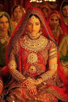 Rajput Bride, भारतीय दुल्हन संबंधी, Pose Pengantin, शादी की तस्वीरें, Indian Bride Poses, Jodha Akbar, Indian Wedding Bride, Indian Wedding Photography Couples, Indian Bridal Photos