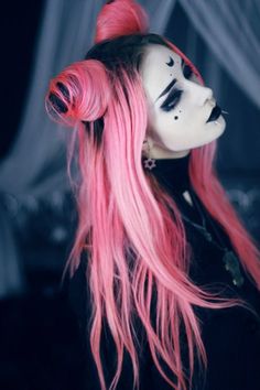 A Nu Goth interpretation of Black Lady from Sailor Moon. Fete Emo, Scene Girl, Sailor Moon Cosplay, Punk Hair, Dark Moon, Goth Aesthetic, Pastel Hair, Gothic Beauty, Dark Beauty