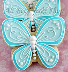 an instagram page with a butterfly cookie on the front and bottom, which reads'from snapblg blogpot com visit photos and comments '