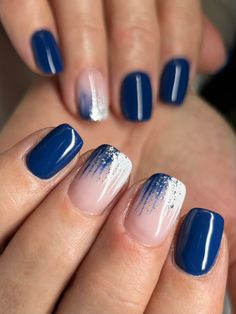 Simple Nails Acrylic Winter, Navy Nails Design Winter, Winter Cruise Nails, Trendy Nails Short Winter Blue, Trendy Nail Art Winter, Gel Nails For Christmas, Blue Winter Nail Designs Simple, Winter Nails Navy, Deep Blue Nails Designs