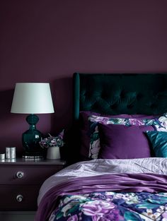 Teal Bedroom Ideas: Purple Accents and Cozy Vibes Hunter Green And Navy Bedroom, Blue And Purple Bedroom Ideas, Green And Purple Bedroom, Big Bedroom, Teal Bedroom, Brown Rooms, Feminine Bedroom