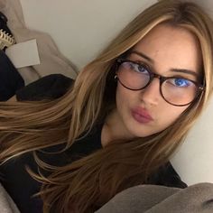 Glasses On Blonde Women, Cute Glasses Makeup Looks, Glasses On Blondes, Aesthetic Round Glasses, Brown Glasses Outfit, Pretty Girl Glasses Aesthetic, Cute Glasses For Women Aesthetic, Steph Bohrer Glasses, Glasses For Blonde Hair And Blue Eyes