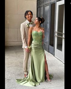 Look at these two!! They are such a cute couple!! Maddy did her thang with this dress!! Have funn girl <3 Dress Idea, Prom Ideas, Pretty Prom Dresses, Apple Products, Quinceanera, Sweet 16, Aesthetic Clothes, Homecoming Dresses, Prom Dress