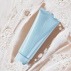 The LANEIGE Water Bank Blue Hyaluronic Cleansing Foam provides a gentle yet effective cleanse for your skin, whilst hyaluronic acid helps to retain moisture and keep your skin feeling refreshed. This soft and bouncy cleanser is sure to leave your skin perfectly prepped for the rest of your skincare routine. Laneige Water Bank Blue Hyaluronic, Laneige Water Bank, Trending Skincare, Oily Skin Acne, Shampoo And Conditioner Set, Raspberry Fruit, Premium Skincare, Skin Cleanser Products, Beauty Store