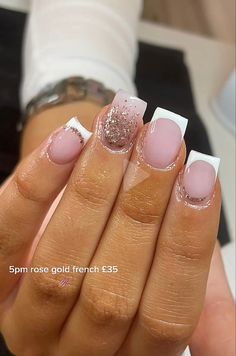 Nails As Wedding Guest, Gold Christmas Nails Square, Short Builder Gel Nails Design, Christmas Nail Designs French Tip, Christmas Biab Nails Short, Simple Christmas Nails French Tips, Short Christmas Nails Acrylic, Short Pink Christmas Nails, Short Acrylic Nails Christmas