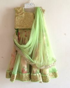 Kids Designer Outfits, Lehenga Floral, Sequin Lehenga, Floral Lehenga, Bridal Outfit, Sequin Blouse, Kids Couture, Designer Outfits, Different Dresses