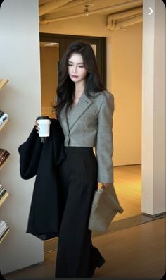 Korean Office Wear Women, Kpop Office Outfit, Formal Asian Outfit, Elegant Office Outfit Classy, Korean Office Aesthetic, Korean Work Outfits Women, Ceo Style Outfits, Casual But Elegant Outfits, Vintage Office Outfits Women