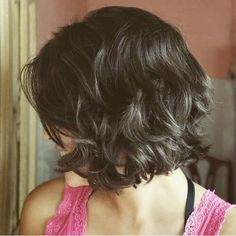 Bom dia!🙌 Short Wavy Hairstyles For Women, Short Wavy Hairstyles, Messy Bob Haircut, Cortes De Cabello, Wavy Hairstyles Medium, Wavy Bob Hairstyles, Peinados Recogidos, Layered Bob Hairstyles, Wavy Hairstyles