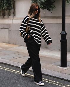 Emma Hill (@emmahill) • Instagram-foto's en -video's Black White Stripe Jumper Outfit, Emma Hill Winter Outfits, Oversized Black Jumper Outfit, Winter Stripes Outfit, Black Striped Jumper Outfit, Casual Outfits Black And White, Autumn Outfits Trainers, Emma Hill Outfits, Black Trousers Autumn Outfit