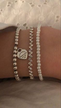 Silver Jewelry Bracelet Stack, Bracelet Ideas Silver, Silver Bracelet Stack, Tiffany And Co Bracelet, Silver Jewlery, Tiffany Bracelets, Jewelry Accessories Ideas, Dope Jewelry, Classy Jewelry