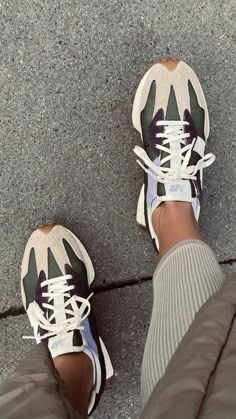 2022 Fall Fashion, Shoe Lace Patterns Star, Dr Shoes, Lace Patterns Converse, Shoe Lace Patterns Converse, Swag Shoes, Mode Inspo, Shoe Lace Patterns, Shoe Lace