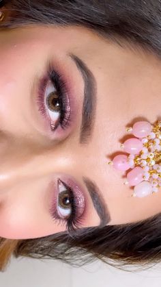 poojasonikhairandmakeup on Instagram: Pink pink 💕 #eyemakeup #pinkeyeshadow #engagementeyemakeup Makeup Look For Pink Saree, Pink Gown Makeup Look Indian, Desi Pink Makeup, Makeup Looks For Pink Outfit, Pink Dress Eye Makeup, Punjabi Makeup Looks, Pink Lehenga Makeup Look, Bride Makeup Indian, Mehendi Makeup Looks