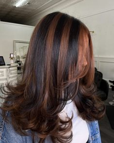 Hair Color Ideas For Brunettes Chunky Highlights, Brown And Black Chunky Highlights, Dark Chunky Highlights, Chunky Highlights For Dark Brown Hair, 90s Hair Color Highlights, Chunky Highlights On Dark Hair, Chunky Highlights For Black Hair, Black Hair Ginger Highlights, Dark Brown And Light Brown Hair