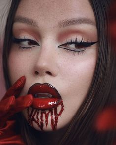 #halloweenmakeup Vampy Halloween Makeup, Red Eye Halloween Makeup, Halloween Horror Nights Makeup, Classic Halloween Makeup, Vampire Sfx Makeup, Halloween Red Makeup, Glamour Halloween Costume, Vampire Makeup Aesthetic, Halloween Makeup Glam