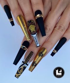 Nail arts/ nail polish/ black Versace Nails, Gucci Nails, Cute Acrylic Nail Designs, Long Acrylic Nails Coffin, Luxury Nails, Pretty Acrylic Nails, Creative Nails