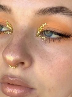 Gold Flakes In Hair, Gold Flake Eye Makeup, Makeup With Gold Flakes, Gold Flakes Makeup Looks, Glitter Flakes Makeup, Gold Euphoria Makeup, Gold Rhinestone Makeup, Greta Van Fleet Concert Outfit Ideas, Gold Flakes Makeup