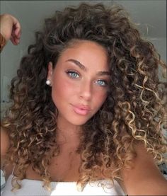 Shakira Hair, Huge Hair, Highlights Curly Hair, Bleaching Your Hair, Short Curly Haircuts, 100 Human Hair Wigs