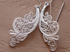 Filigrana Jewelry, Wire Jewelry Patterns, Haute Jewelry, Gold Pendent, Filigree Pattern, Diy Wire Jewelry, Earrings Inspiration, Filigree Design