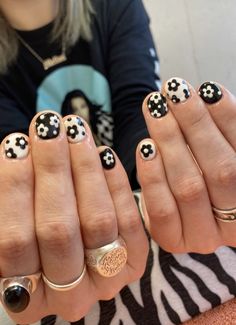 Cute Nails For Fall, Happy Nails, Minimal Nails, Cute Gel Nails, Hair Skin Nails, Get Nails, Fall Nail Colors, Minimalist Nails, Dream Nails