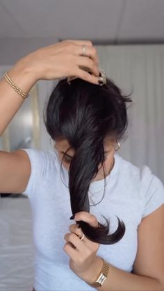 Daily Hair Tutorials 💇‍♀️ | Beautiful hair tutorials for you 😍🥰 (By @mariaaiellohair ) 💕 Here you get amazing hair style ideas and learn simple beautiful hair styles… | Instagram Long Hair Ponytail Styles, Blonde Layered Hair, Long Hair Ponytail, Ponytail Hairstyles Easy, Hair Bun Tutorial, Easy Hair Updos, Hair Techniques, Hair Tutorials Easy, Hair Up Styles